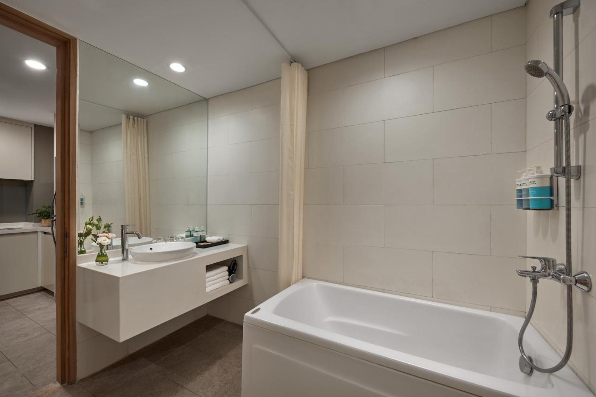 Novotel Living Saigon South Ho-Chi-Minh-Stadt Exterior foto